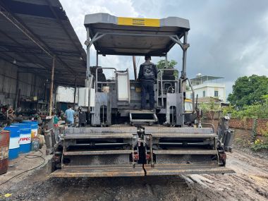Máy rải nhựa Dynapac F3030C, SX 2015. bàn là 6-9m (Đã Bán)