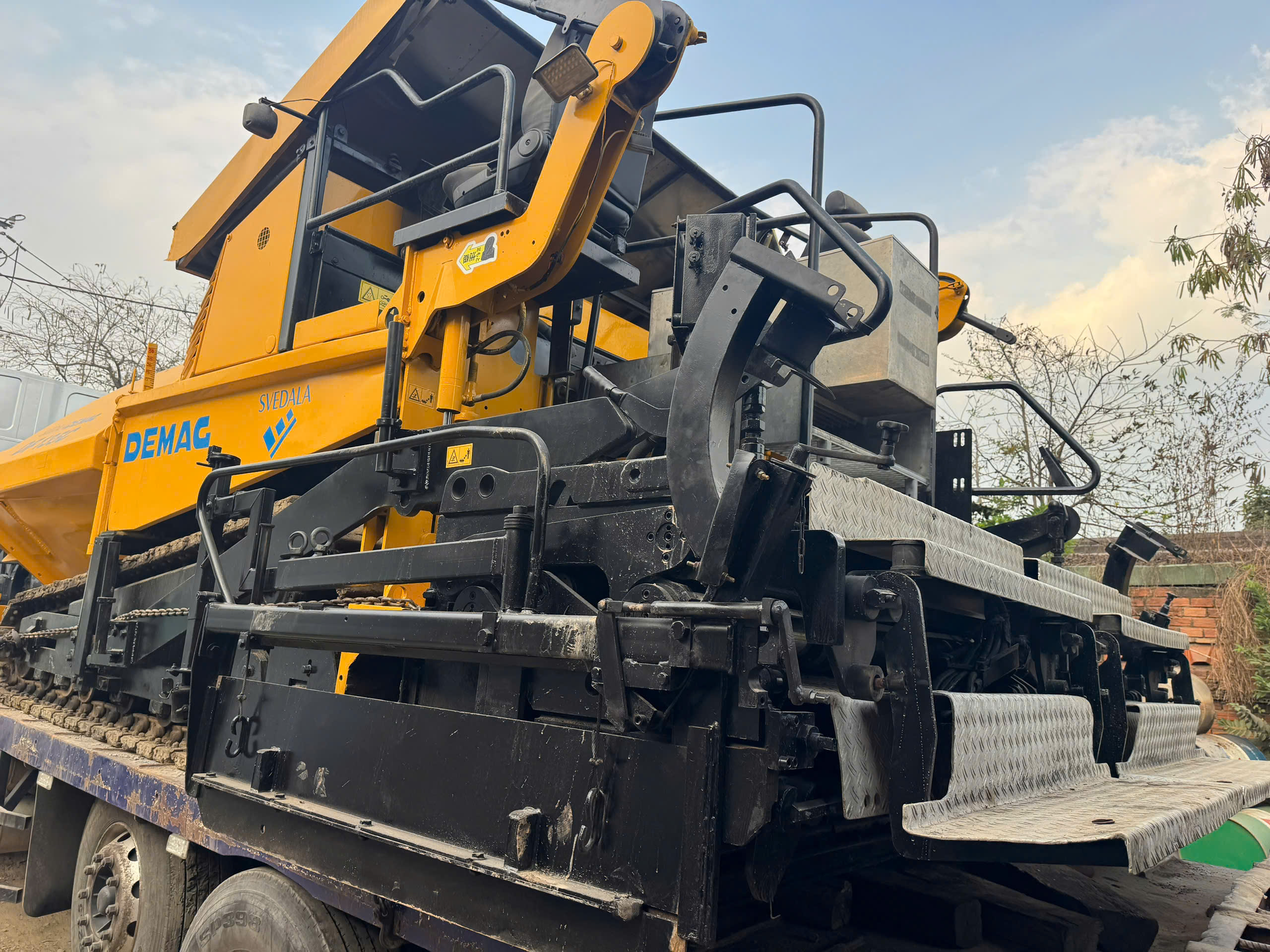 Máy rải Demag DF135C, SX 2006, bàn là 6-9m, Sấy Gas, đầy đủ Senso tự động. Đã Bán