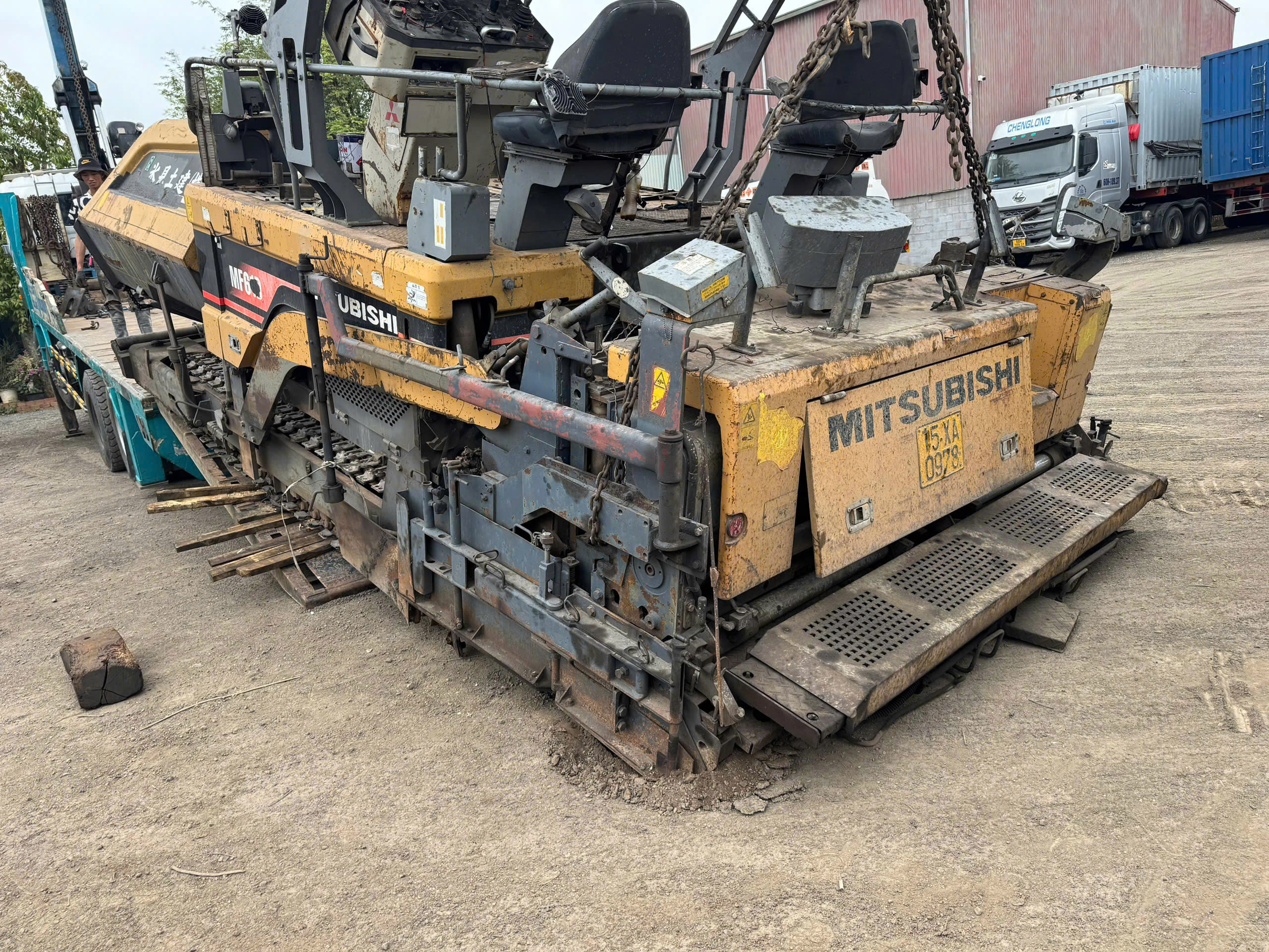 Máy rải nhựa MITSUBISHI  MF61D, bàn là 6m.  Đã bán