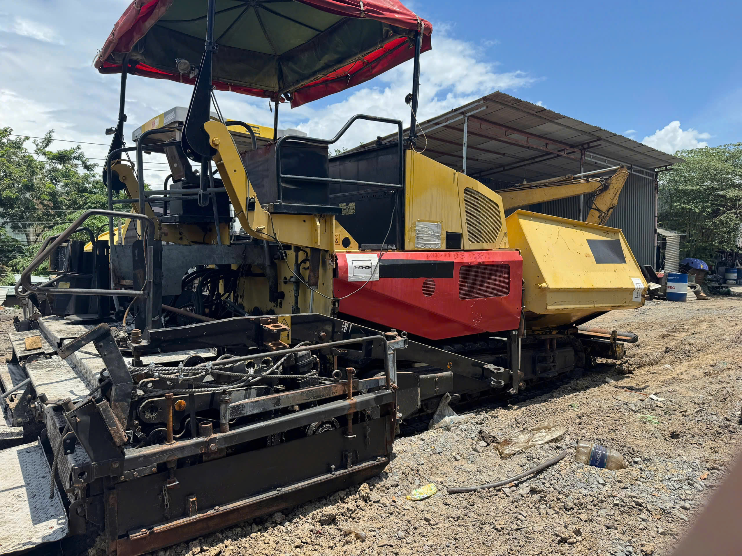 Máy rải Dynapac F141C, SX 2012, bàn là 6-9m.